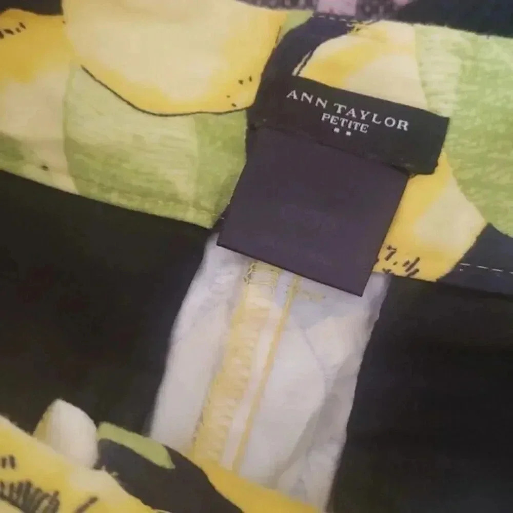 Ann Taylor Lemon‎ Chino Shorts - Picture 4 of 5